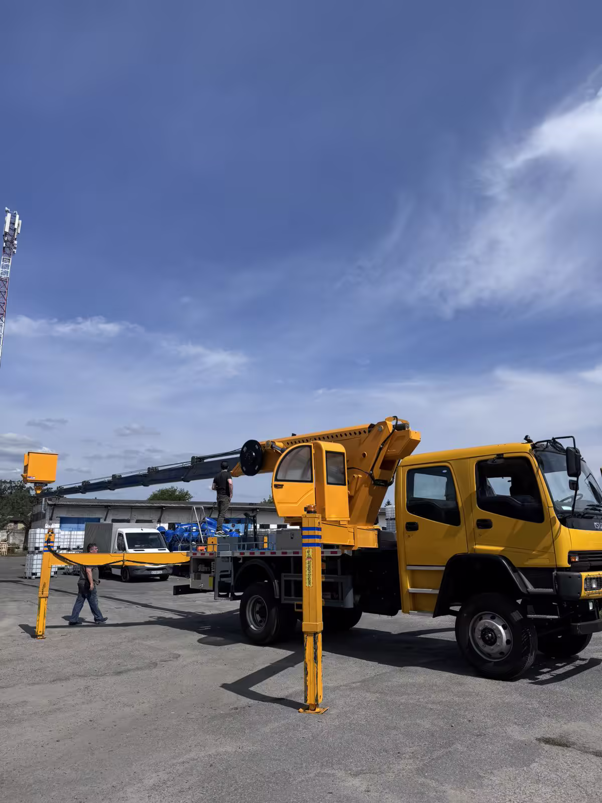 Дві автовишки 34 м для Запоріжжяобленерго