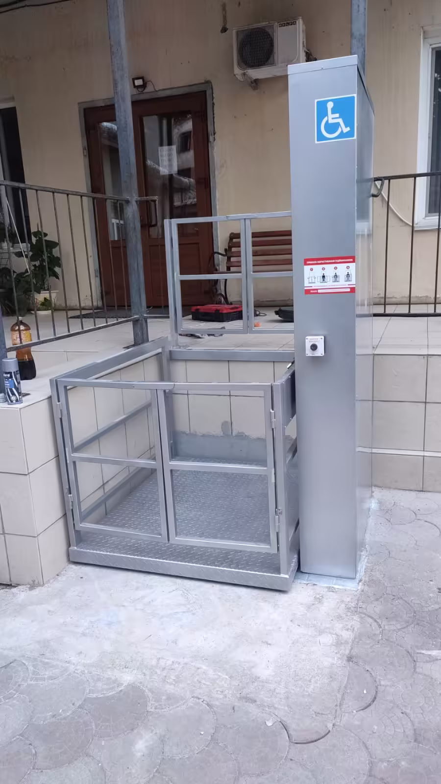 Підйомники в медичному центрі Одеси